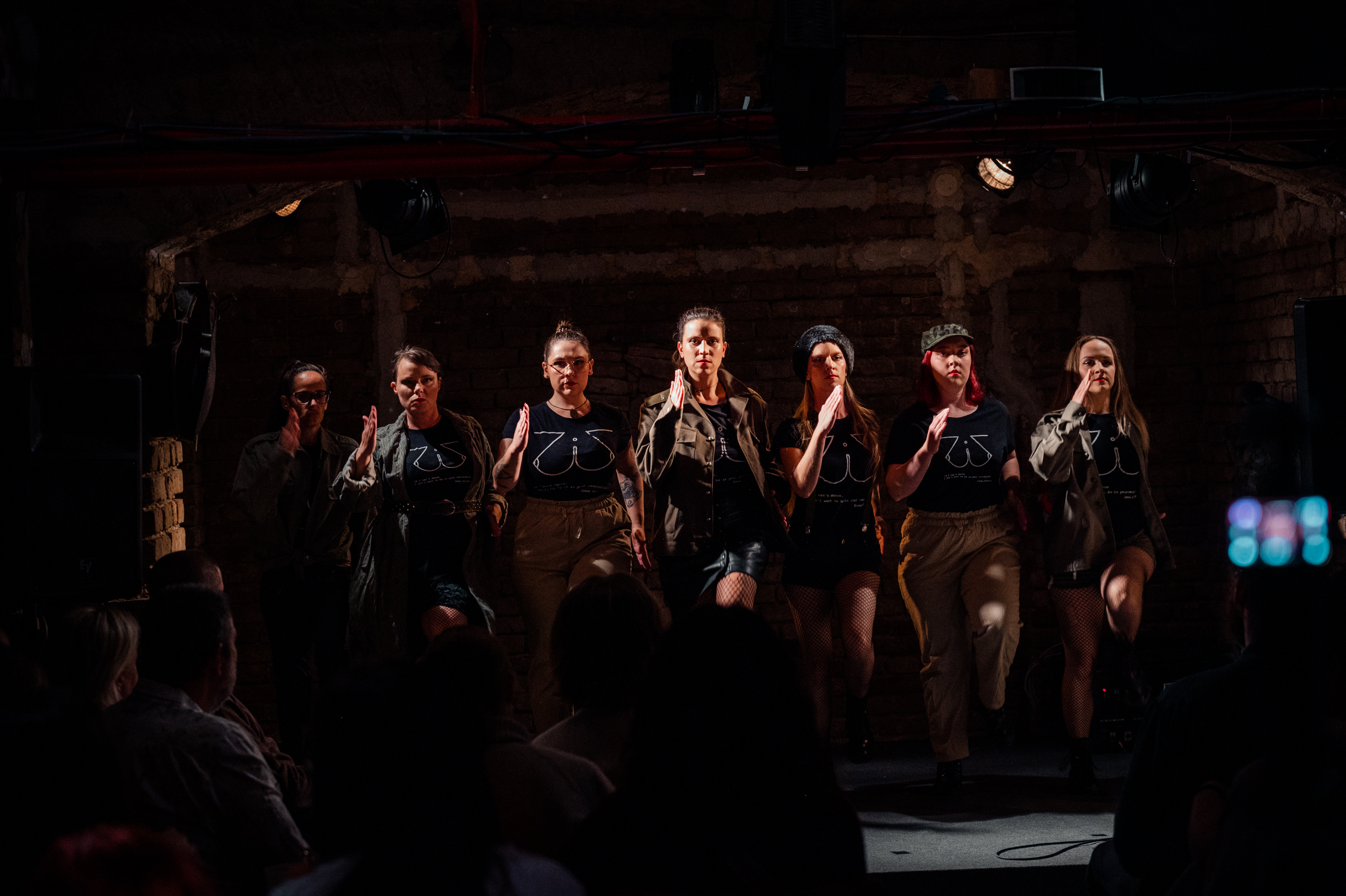 ZIZ kAbaret: Nageljn si láhko zatlačiš veš kam, ne