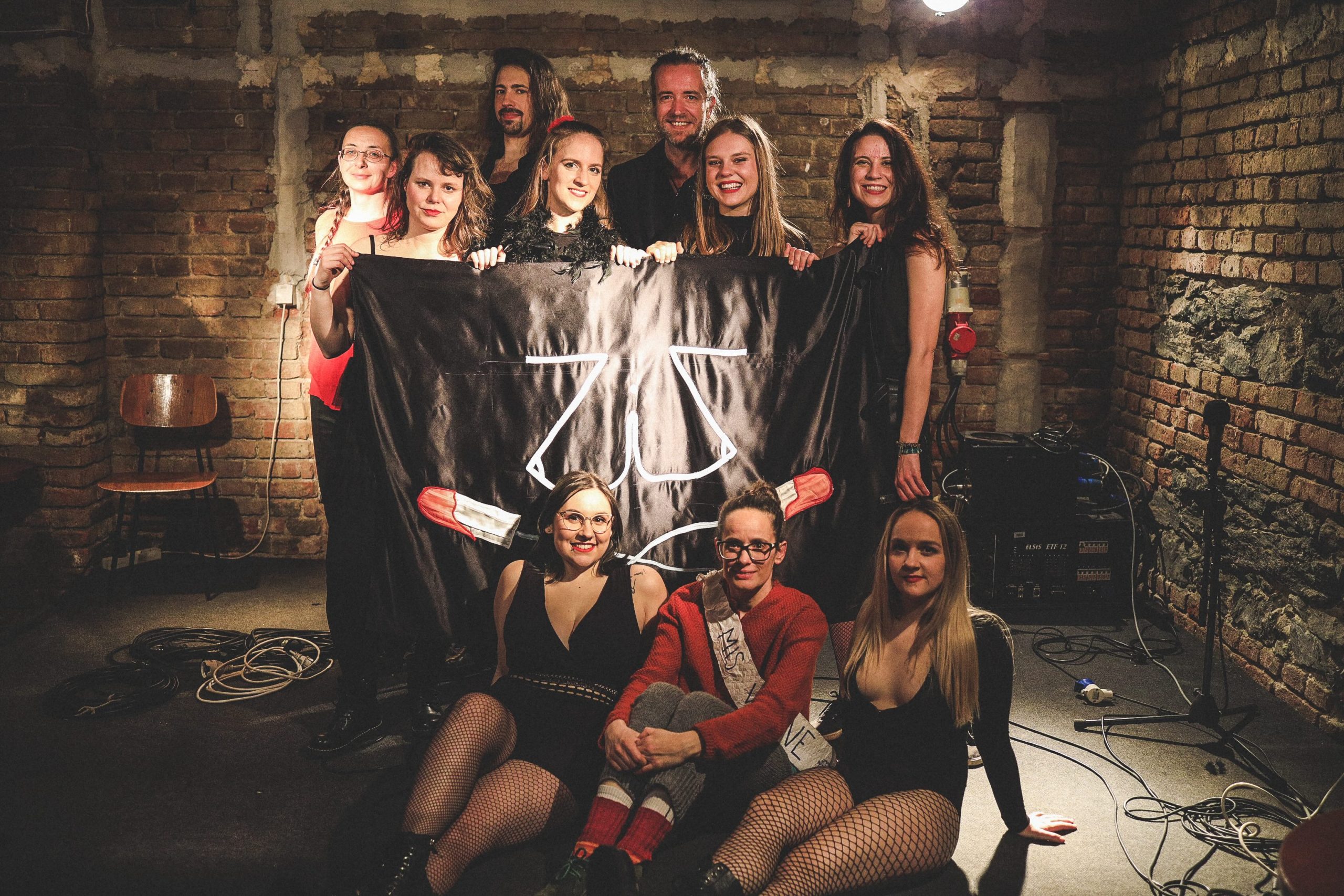 ZIZ kabaret @Floating castle